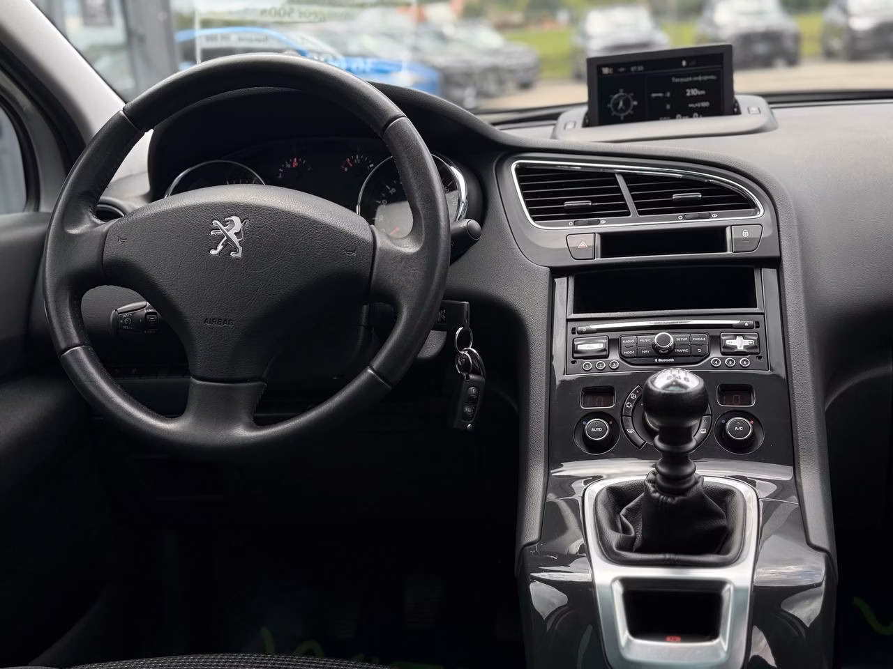 Peugeot 5008 фото 8