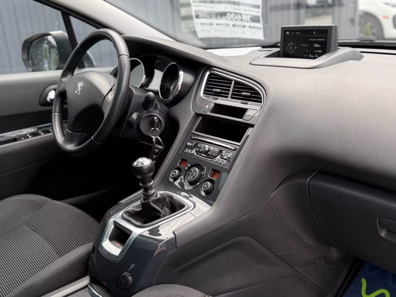 Peugeot 5008 фото 11