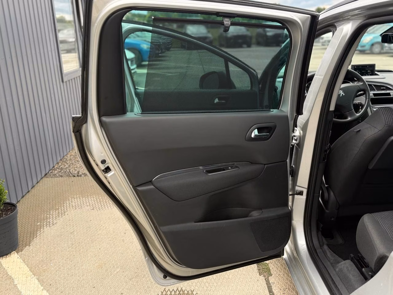 Peugeot 5008 фото 15