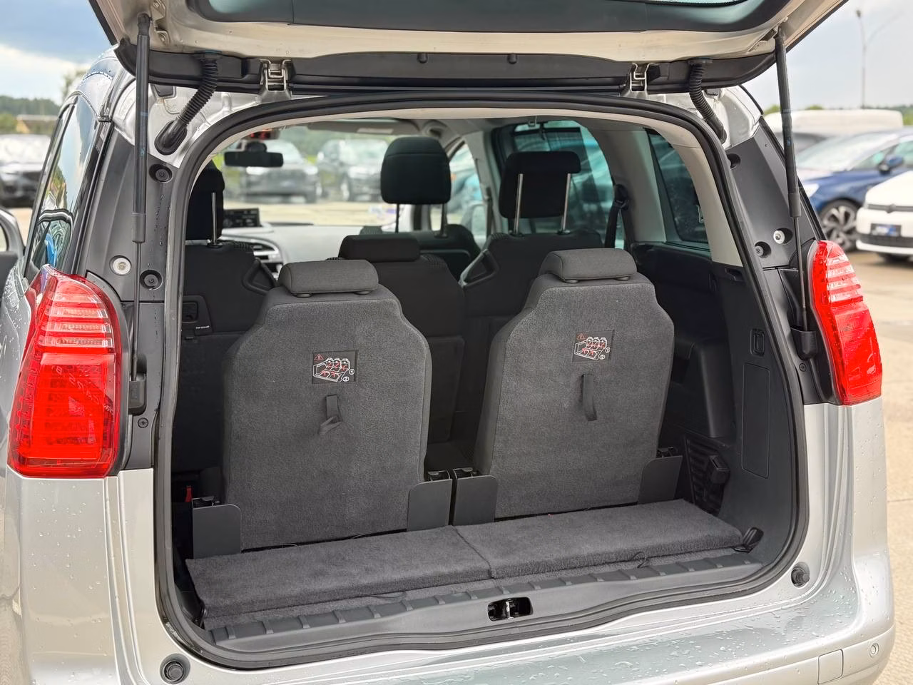 Peugeot 5008 фото 16