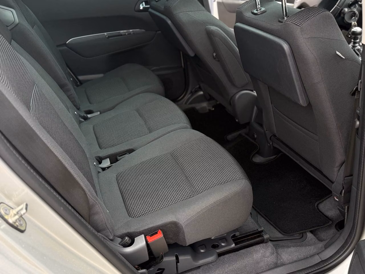 Peugeot 5008 фото 14