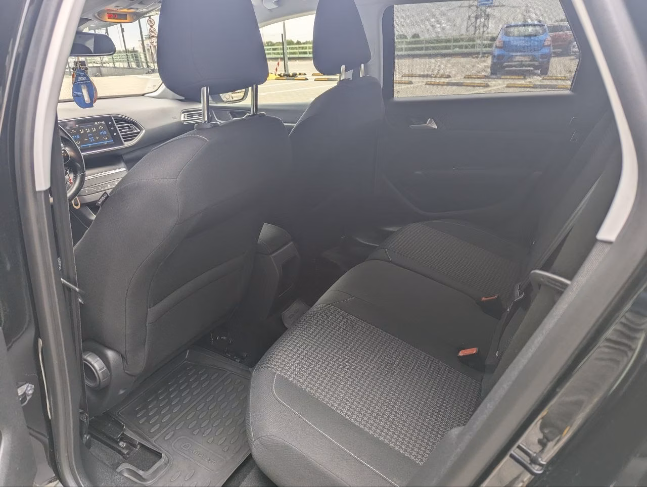 Peugeot 308 фото 10