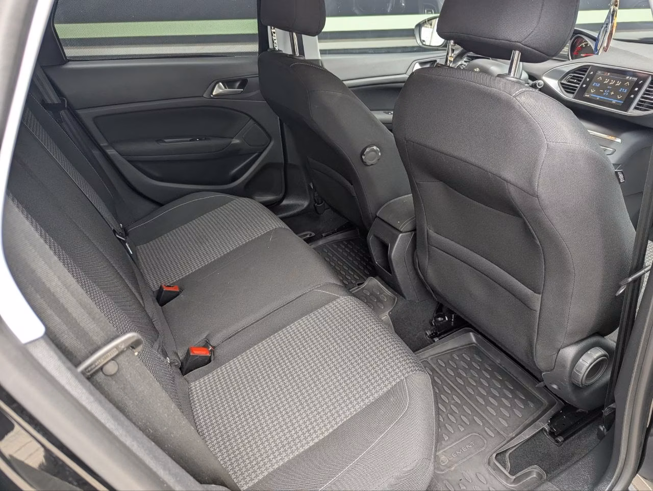 Peugeot 308 фото 11
