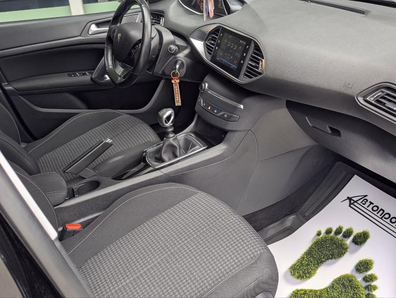 Peugeot 308 фото 9