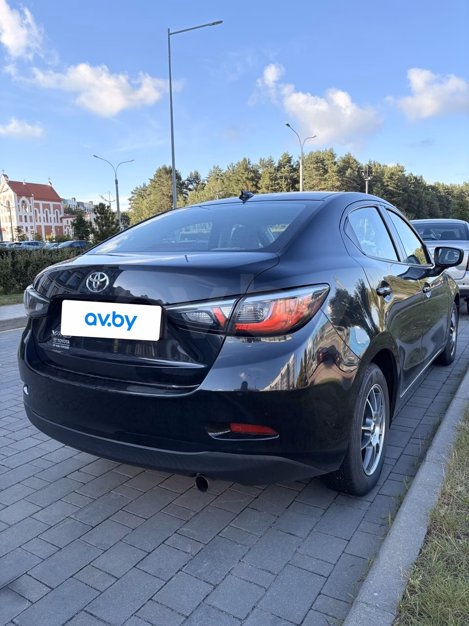 Toyota Yaris фото 5