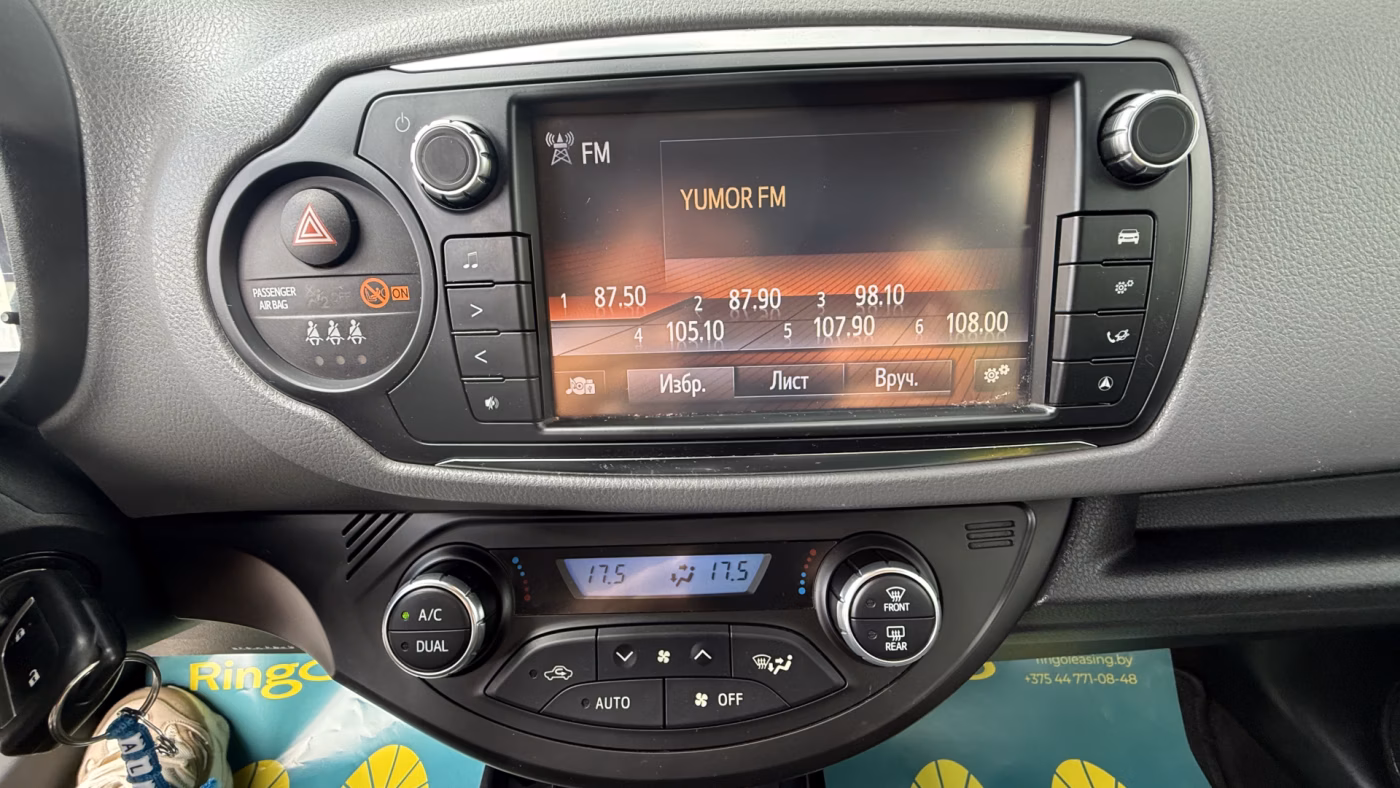 Toyota Yaris фото 16