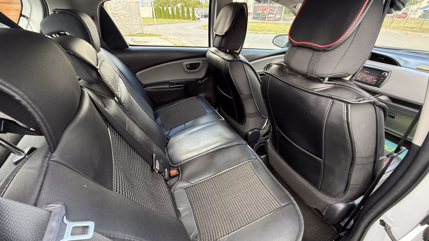 Toyota Yaris фото 9