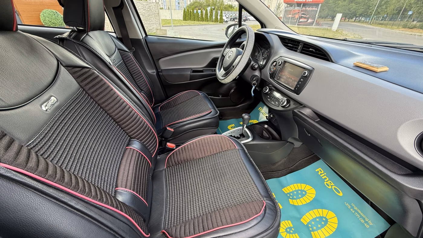 Toyota Yaris фото 10