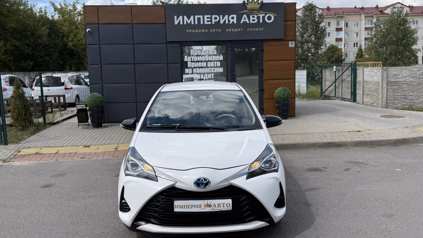 Toyota Yaris фото 2