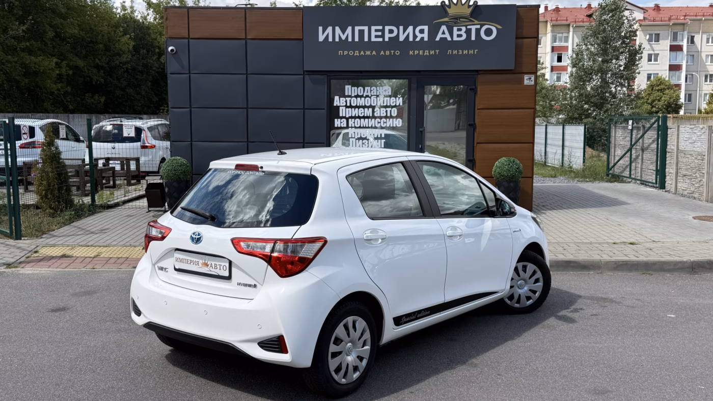 Toyota Yaris фото 8