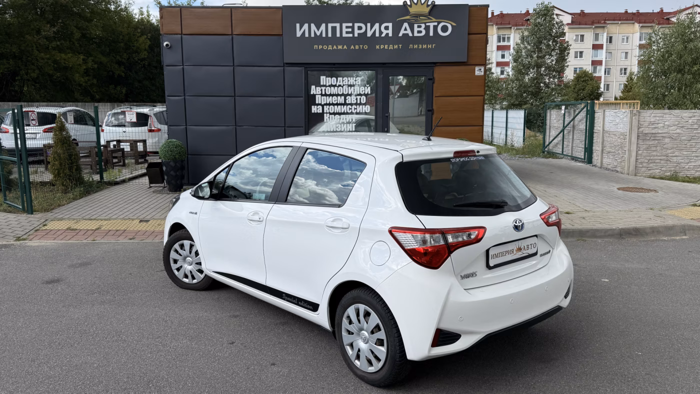 Toyota Yaris фото 6