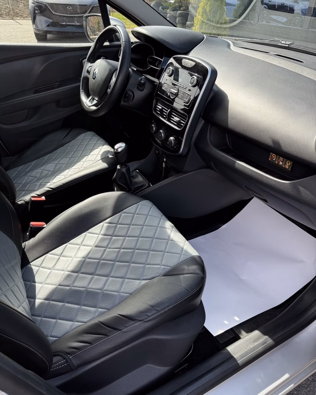 Renault Clio фото 11