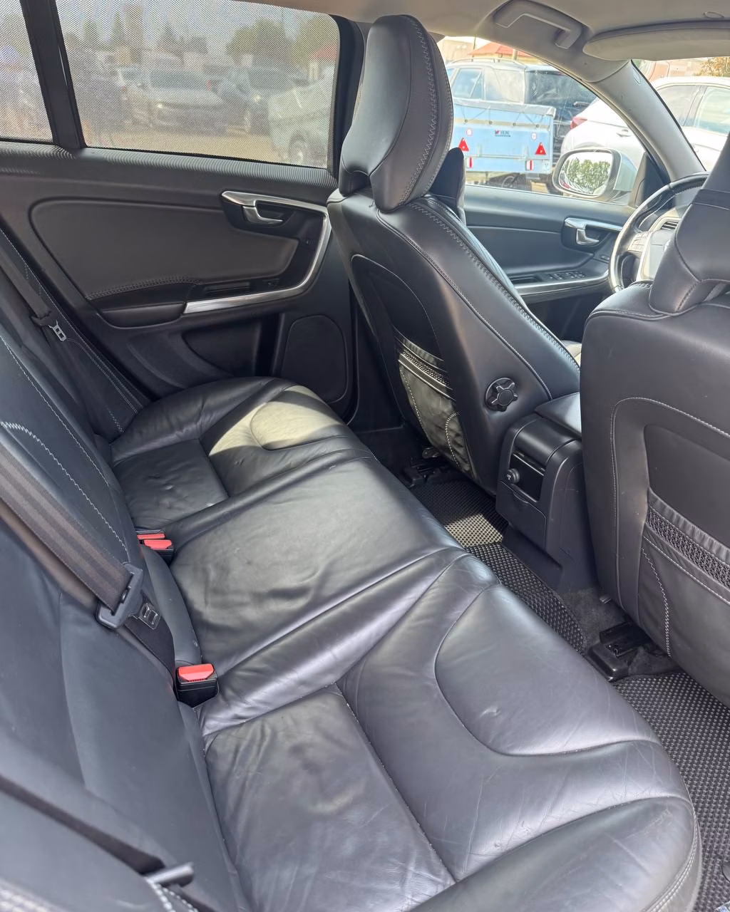 Volvo V60 фото 12