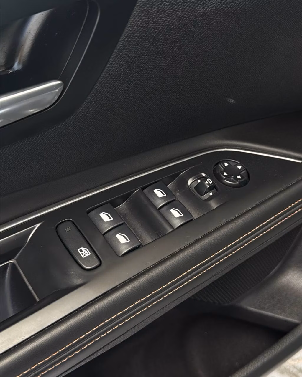 Peugeot 5008 фото 10