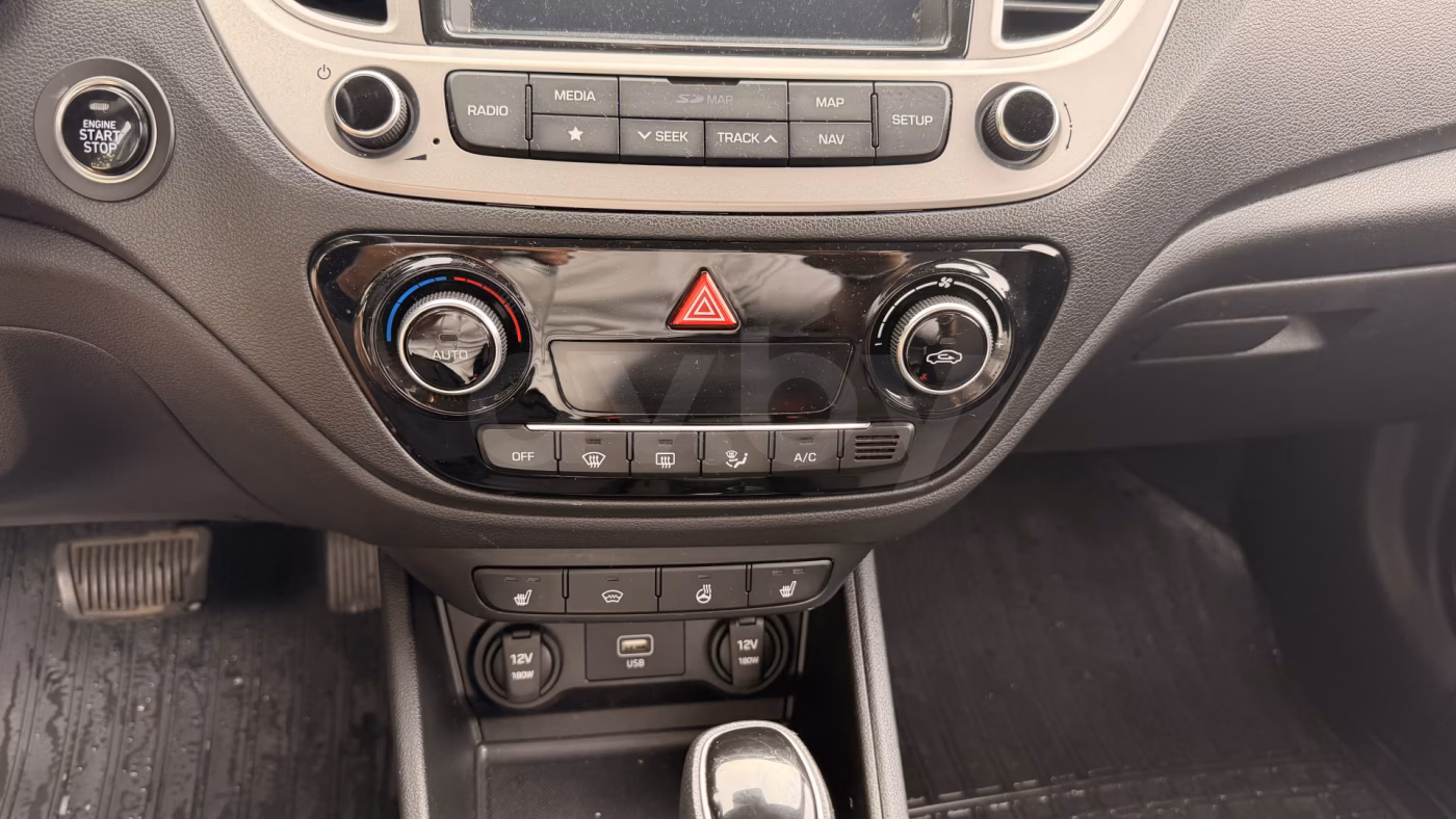 Hyundai Accent фото 6
