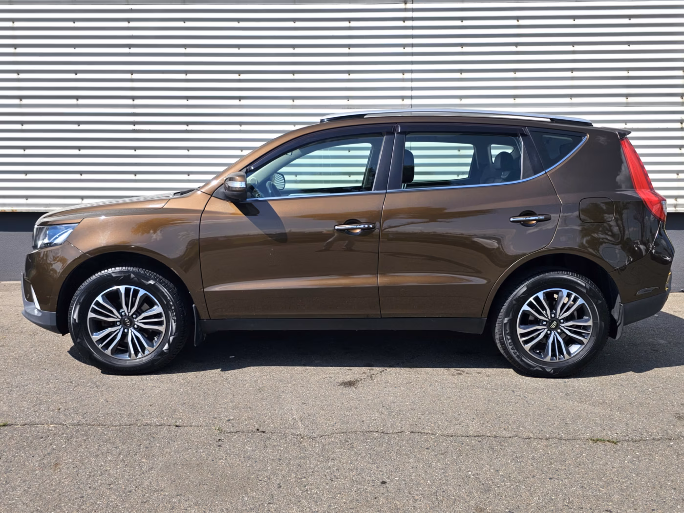 Geely Emgrand X7 фото 2