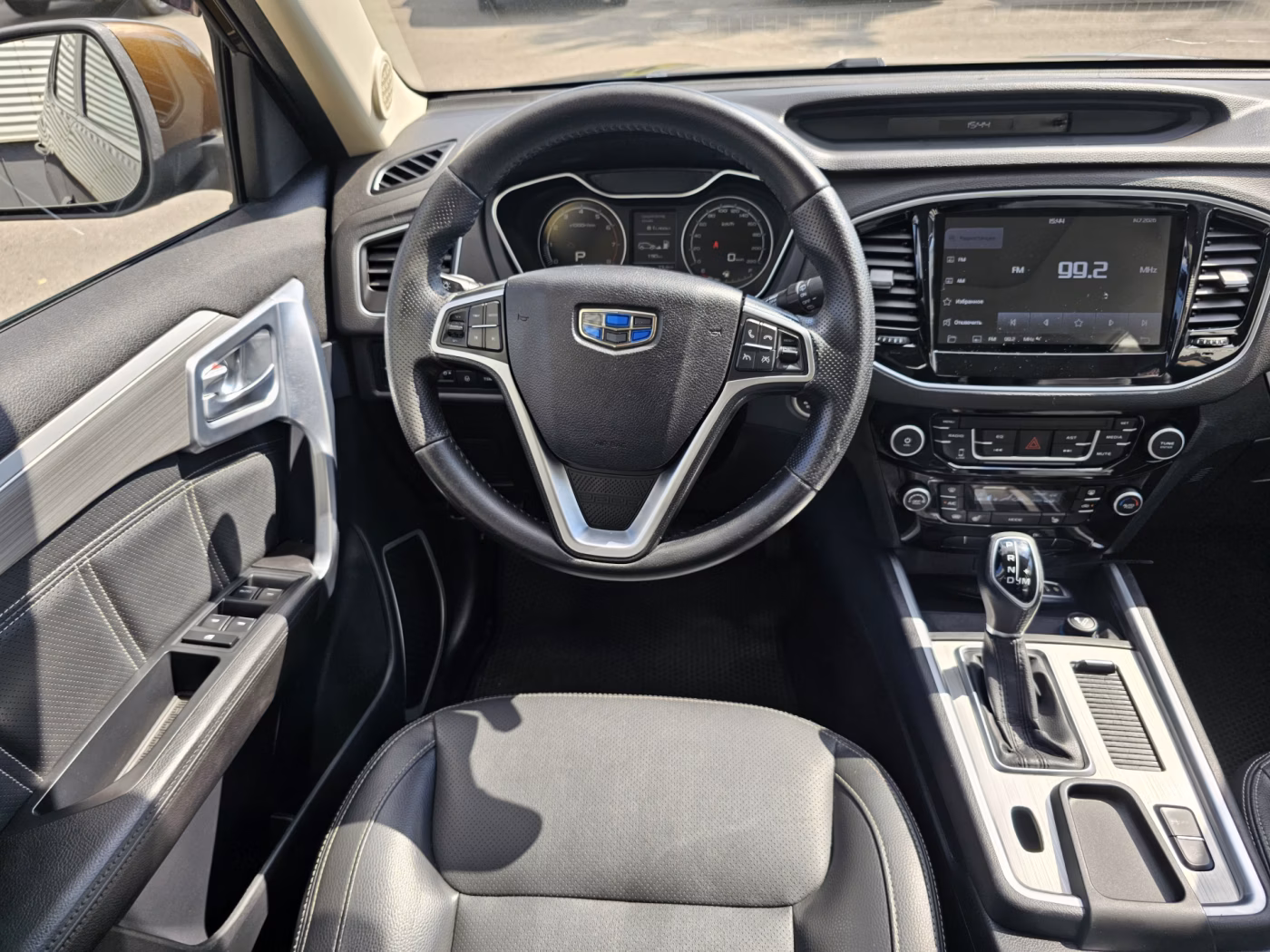 Geely Emgrand X7 фото 21