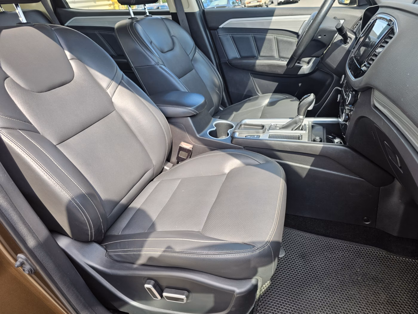 Geely Emgrand X7 фото 19