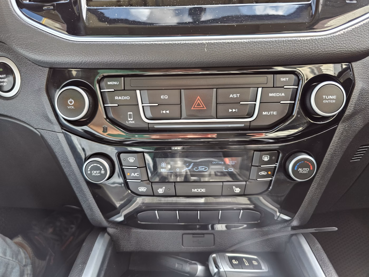 Geely Emgrand X7 фото 26