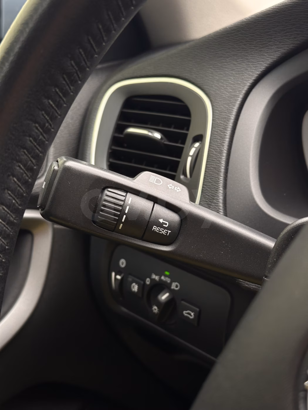 Volvo V40 фото 16