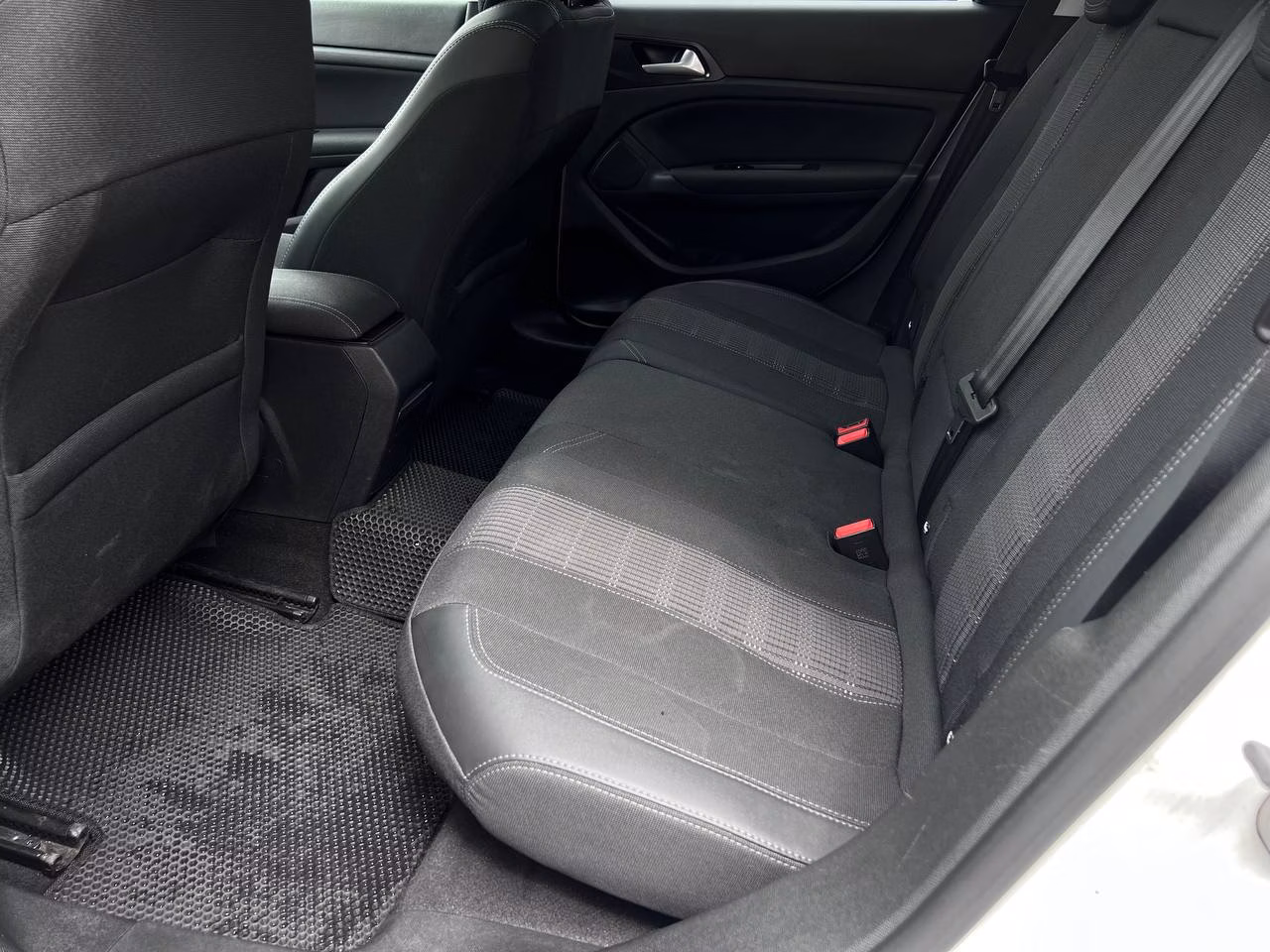 Peugeot 308 фото 10
