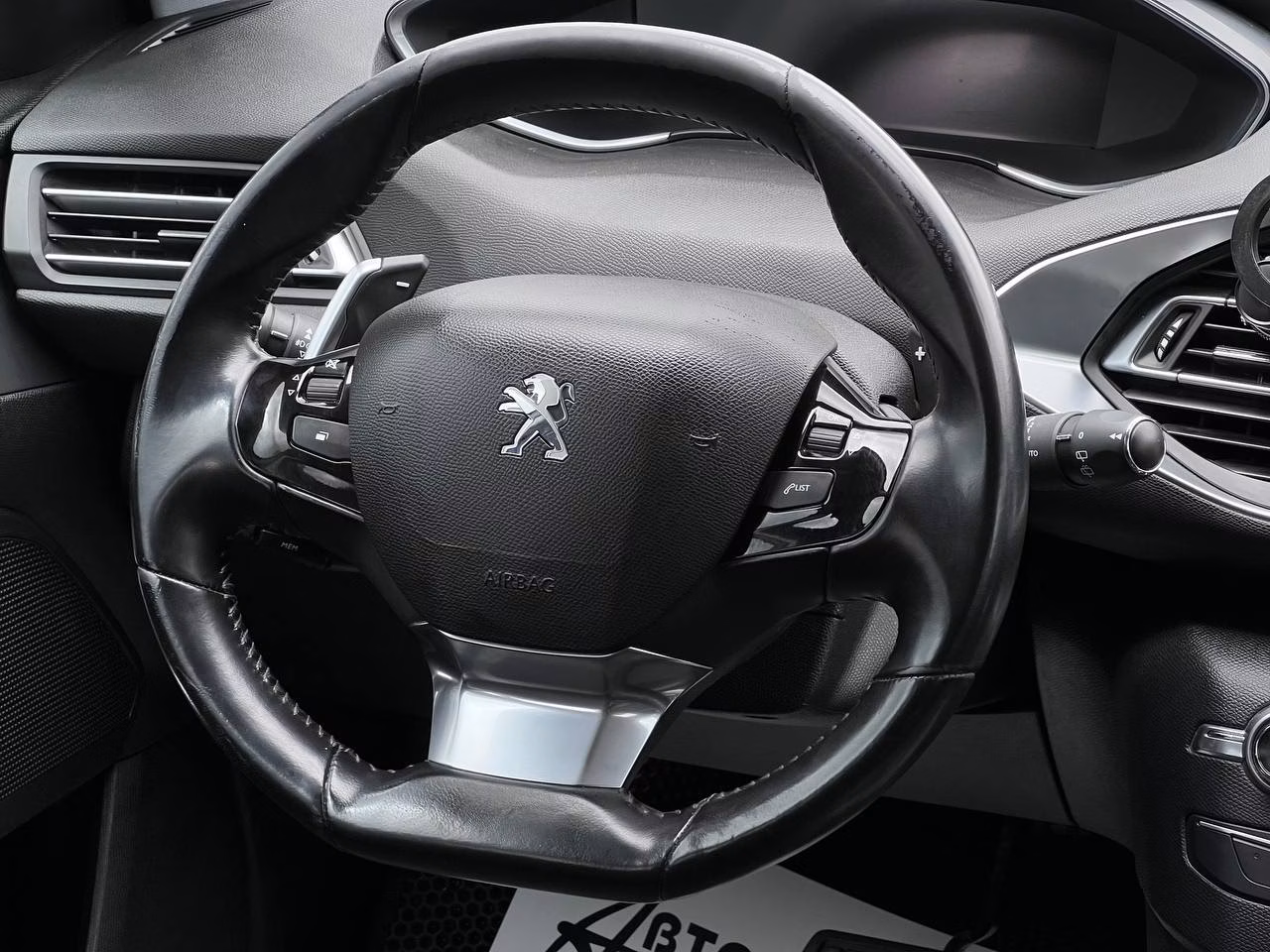 Peugeot 308 фото 13