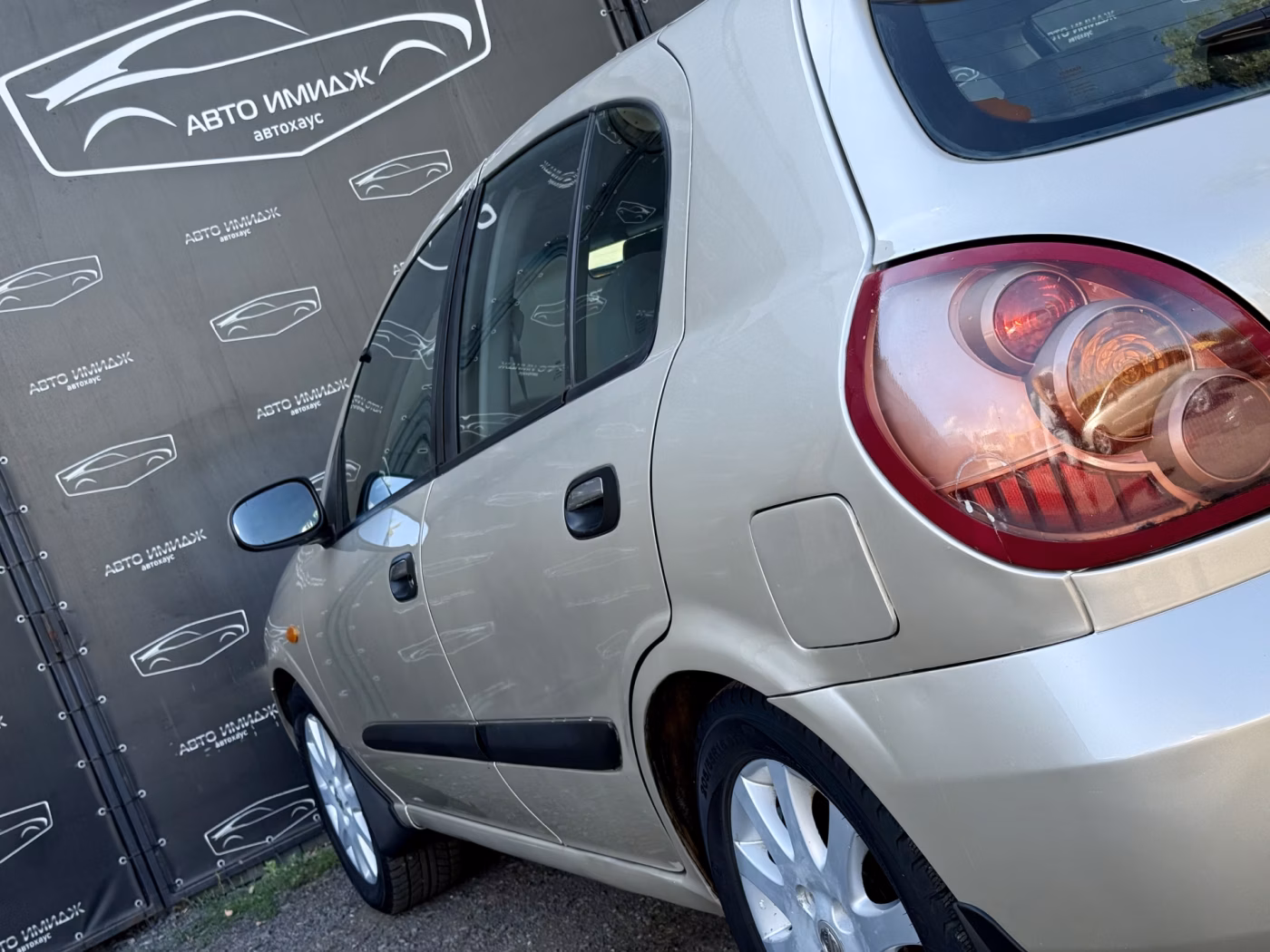 Nissan Almera фото 9