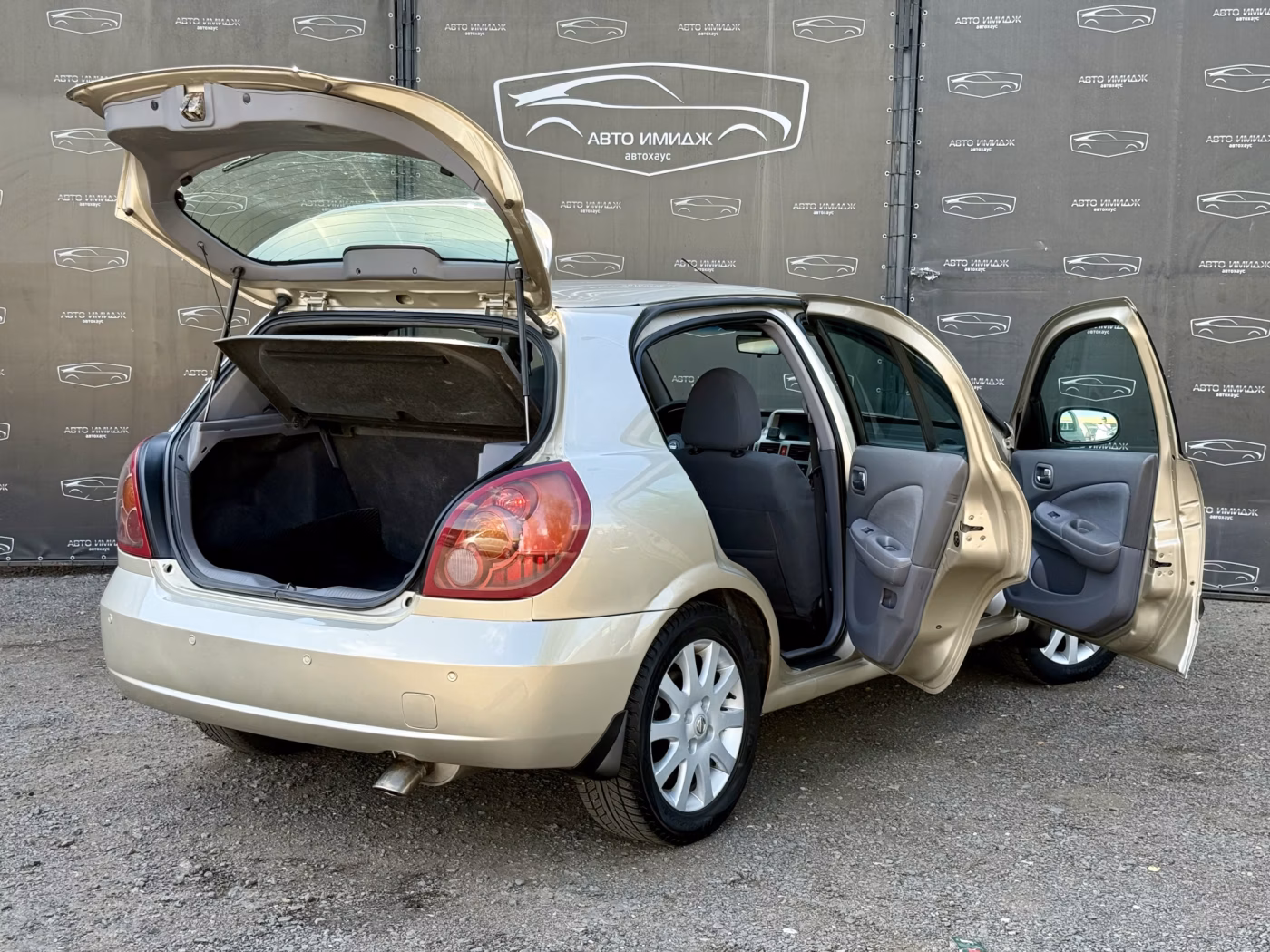 Nissan Almera фото 10