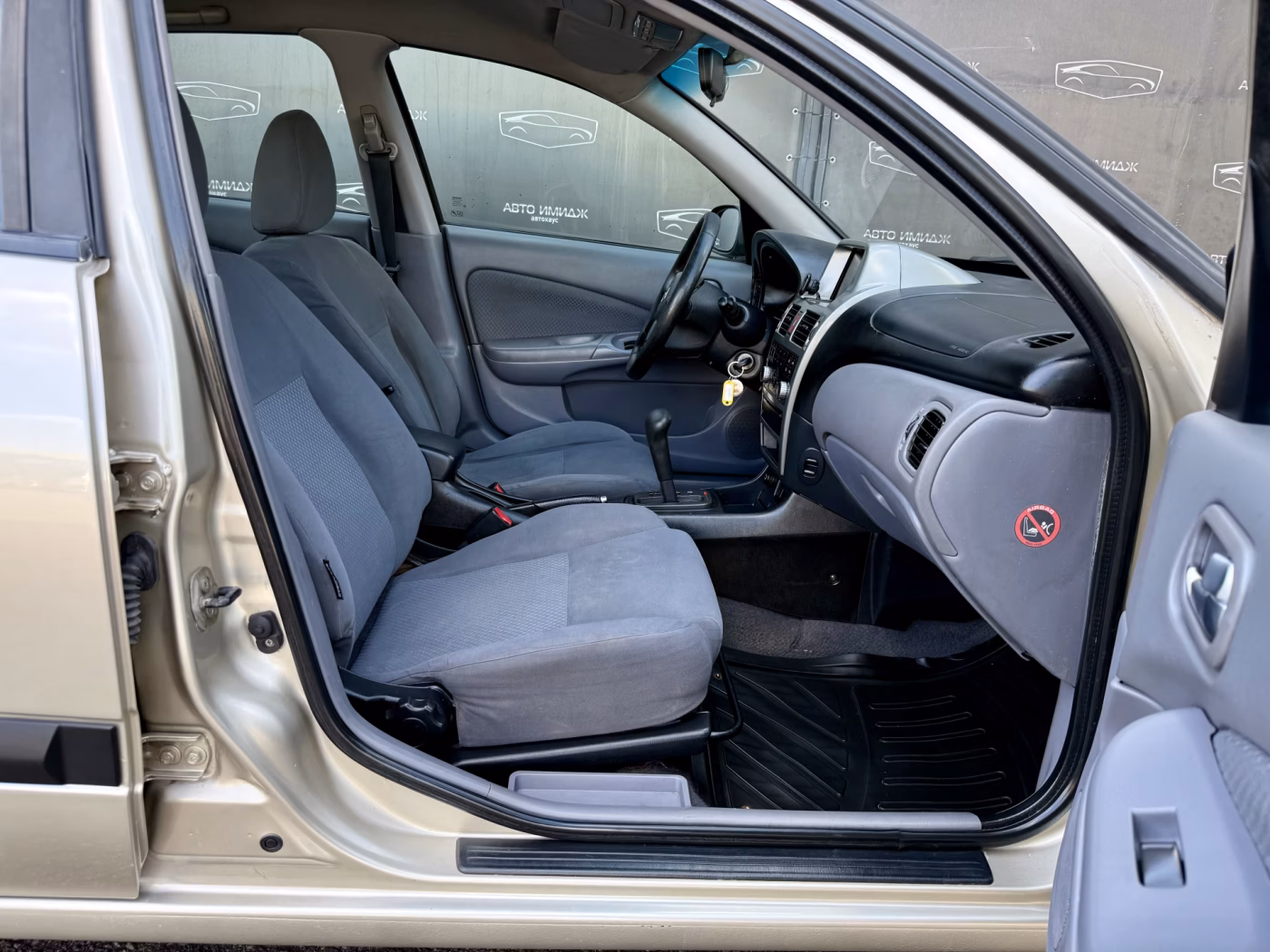 Nissan Almera фото 15