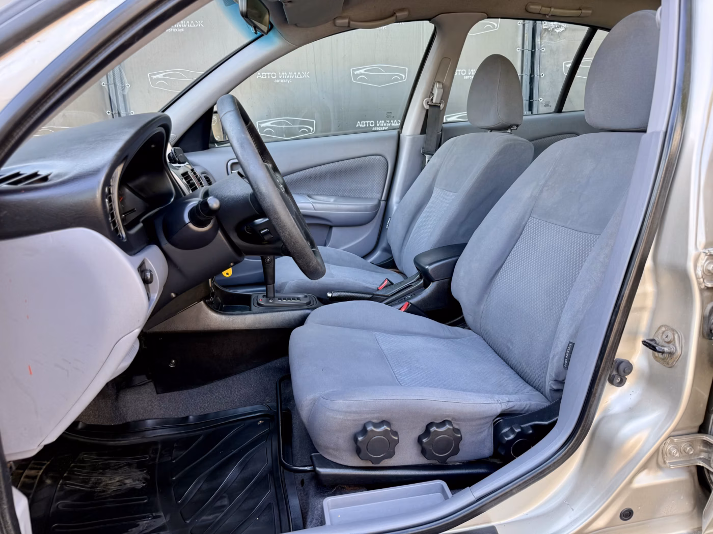 Nissan Almera фото 13