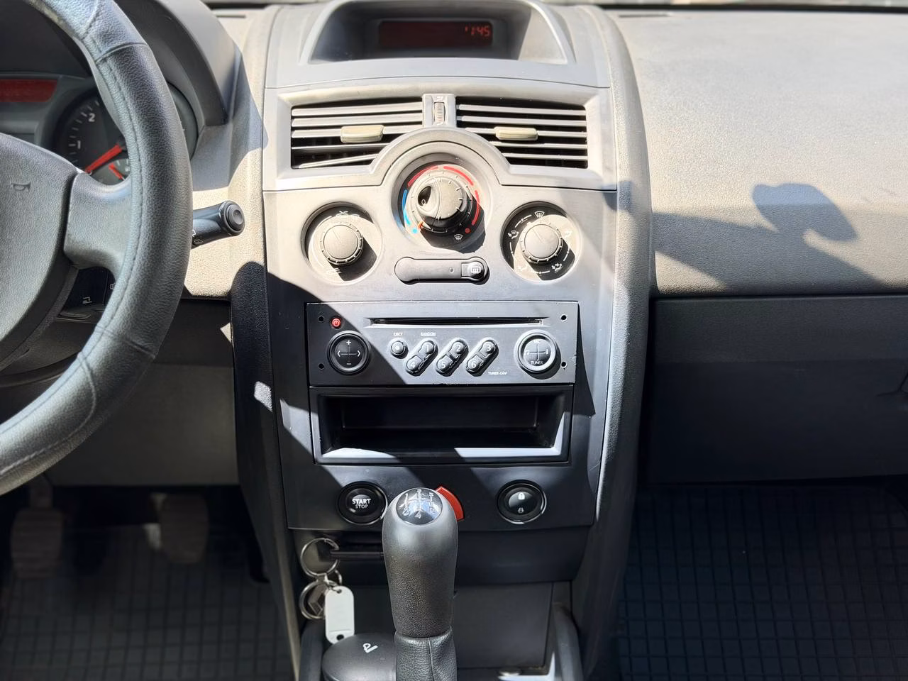 Renault Megane фото 12