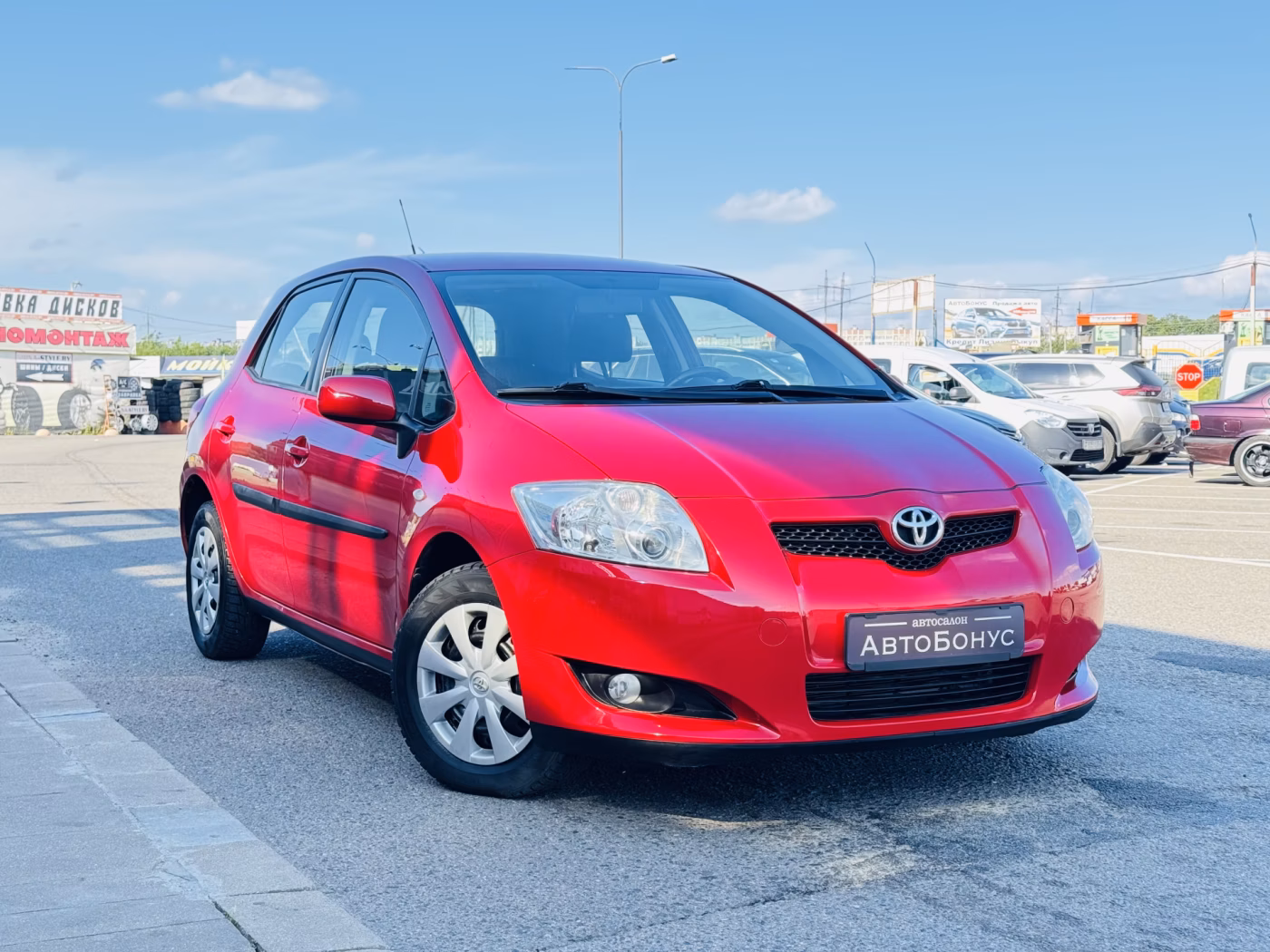 Toyota Auris фото 2