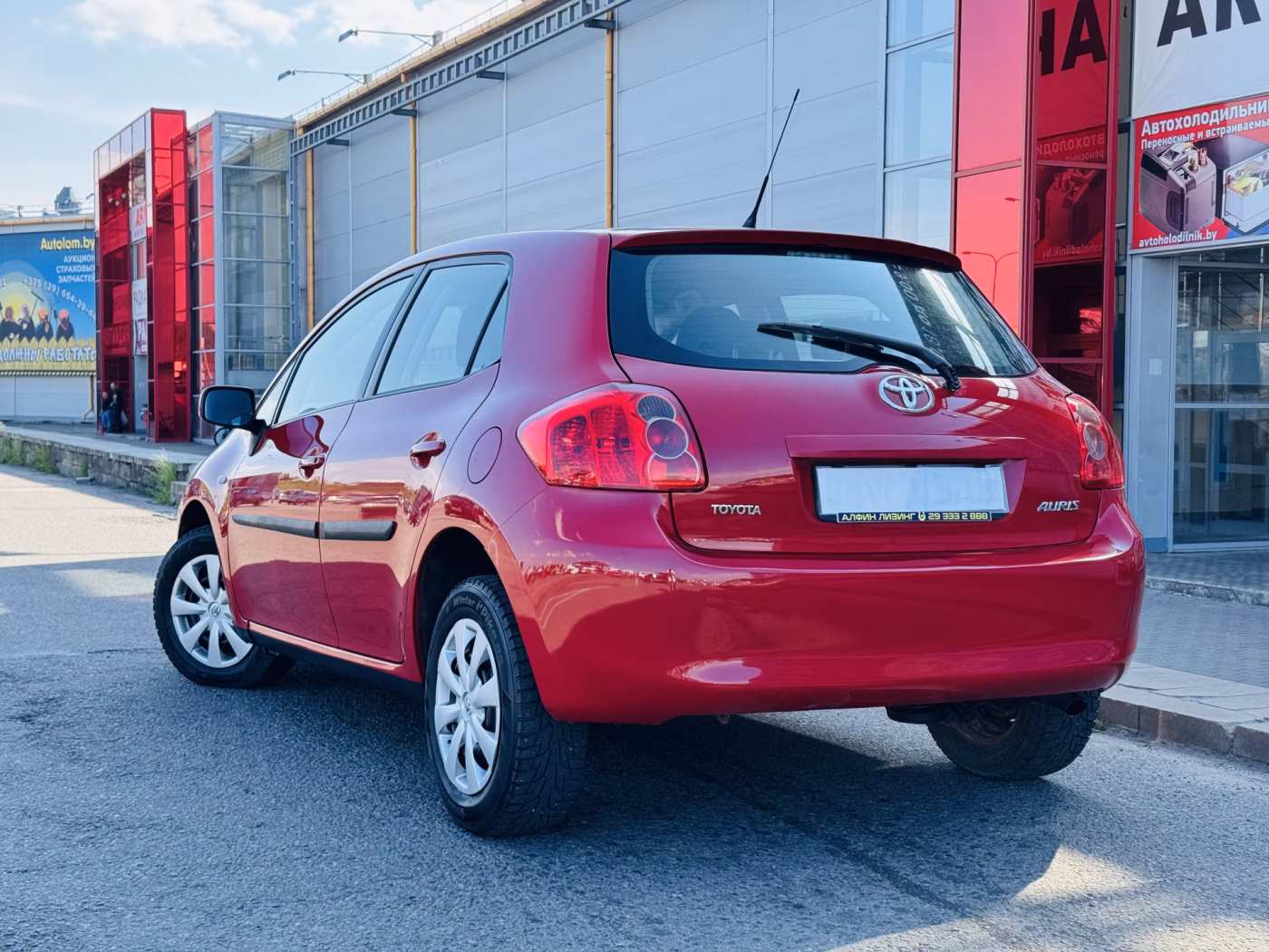Toyota Auris фото 4
