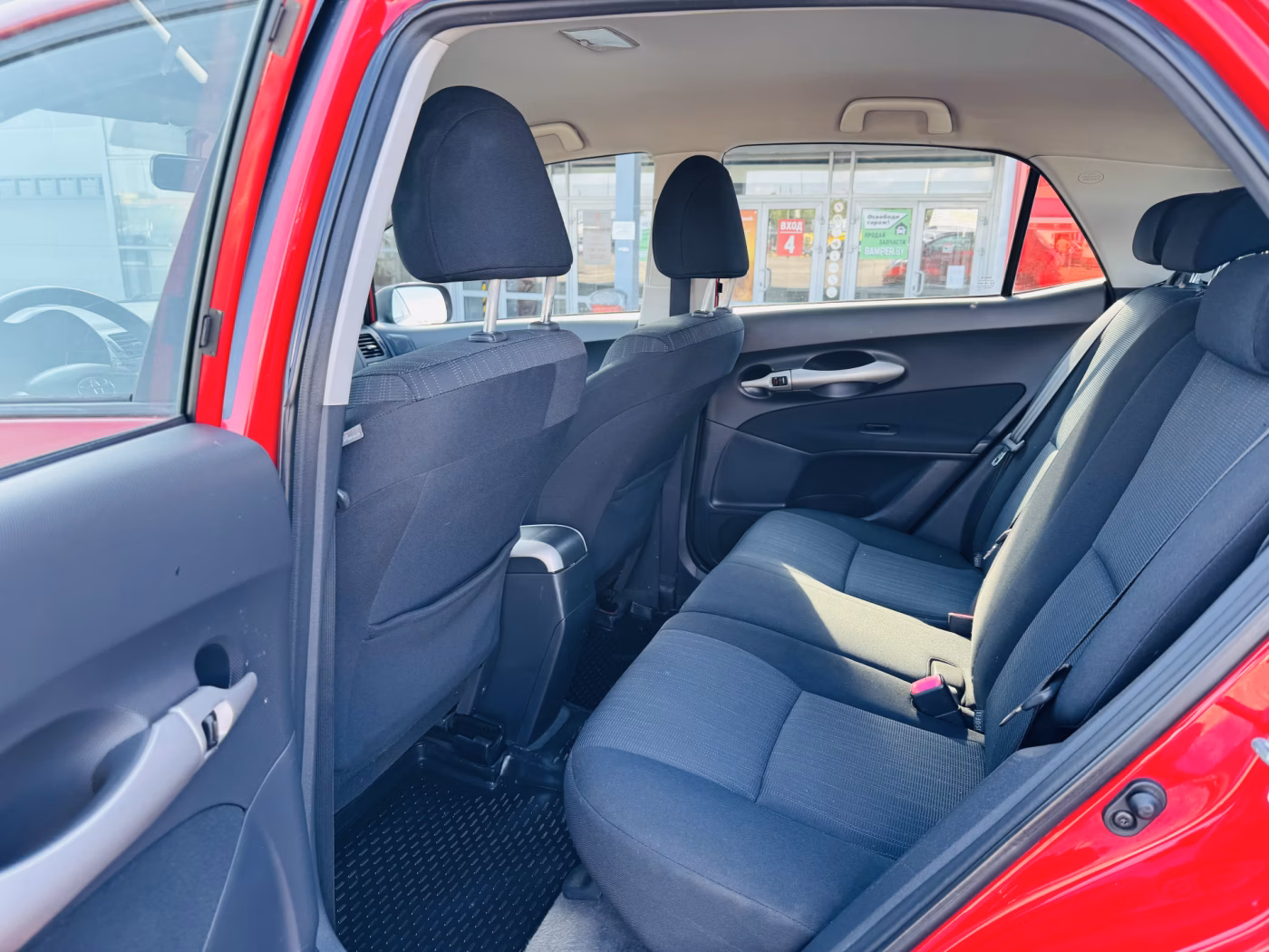 Toyota Auris фото 6