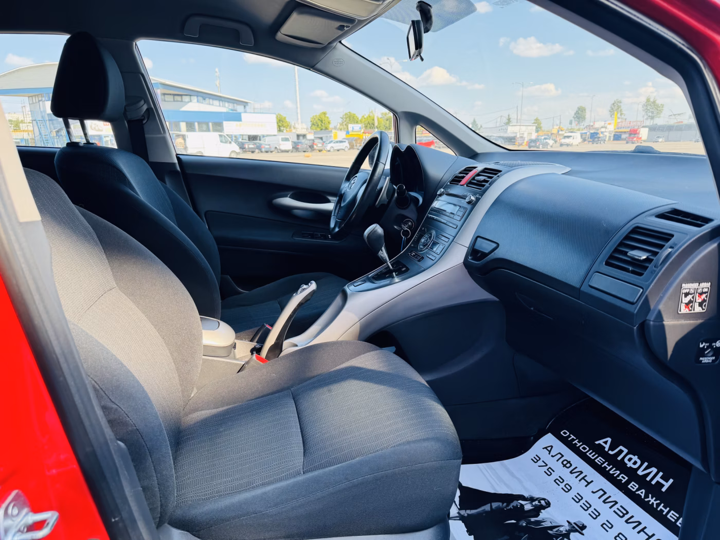 Toyota Auris фото 9