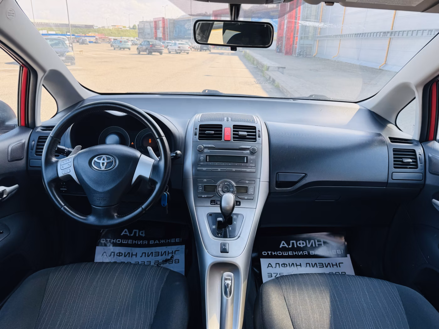 Toyota Auris фото 8