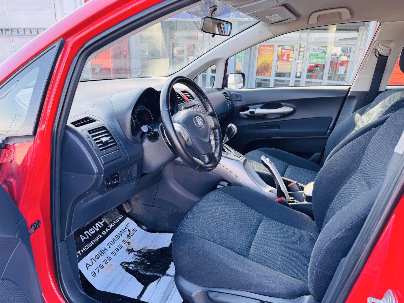 Toyota Auris фото 5