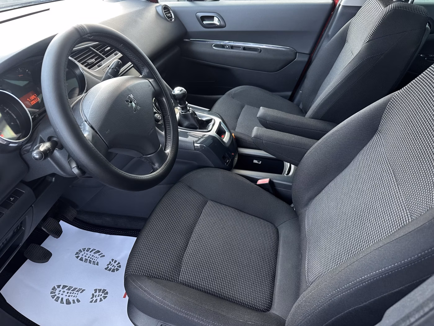 Peugeot 5008 фото 8