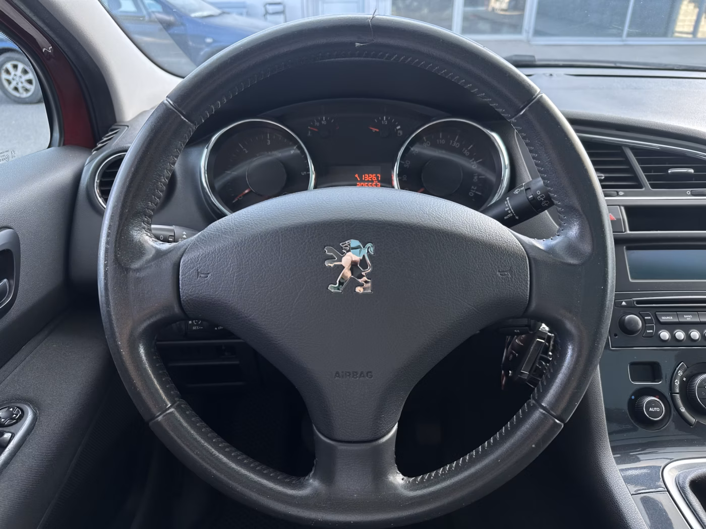 Peugeot 5008 фото 10