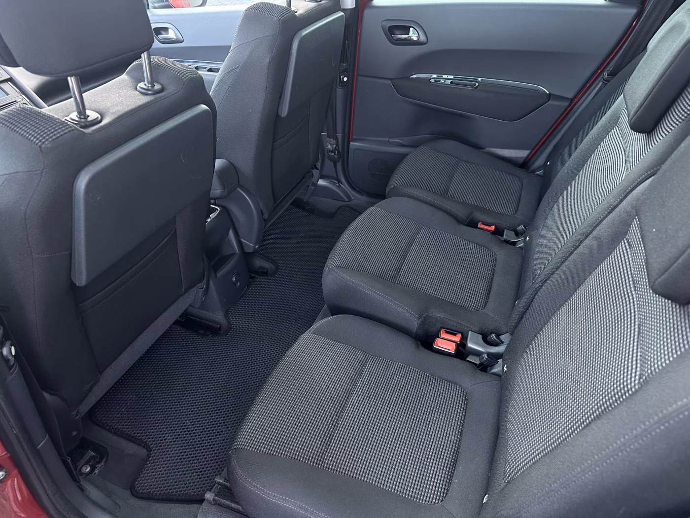 Peugeot 5008 фото 12