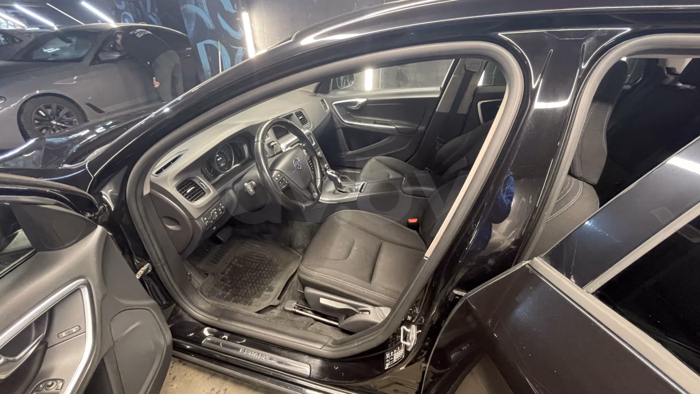 Volvo V60 фото 21