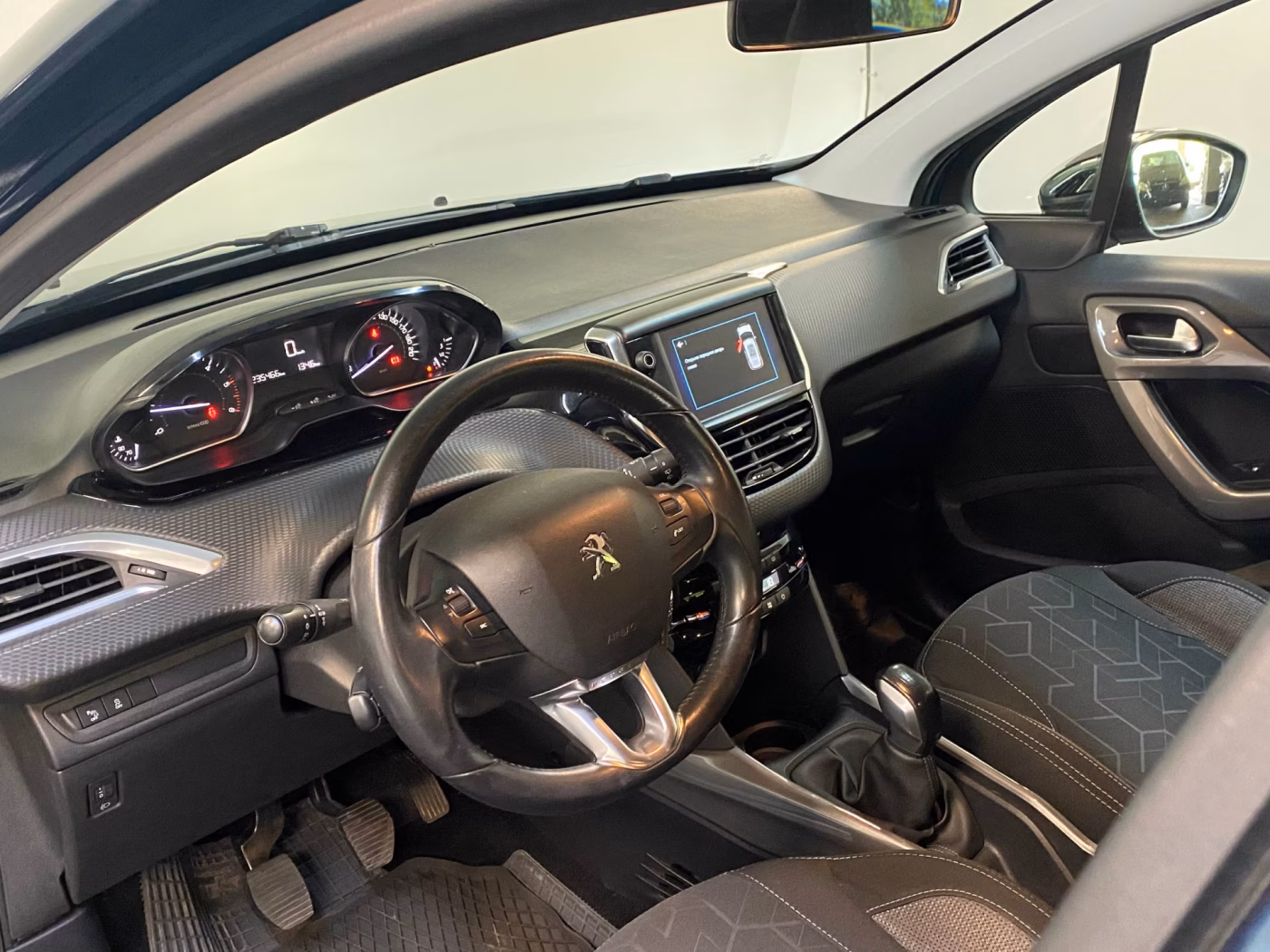 Peugeot 2008 фото 6