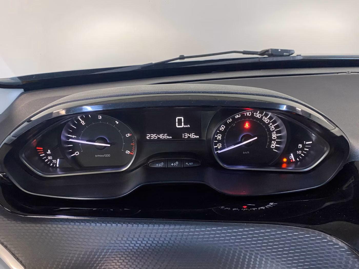 Peugeot 2008 фото 8