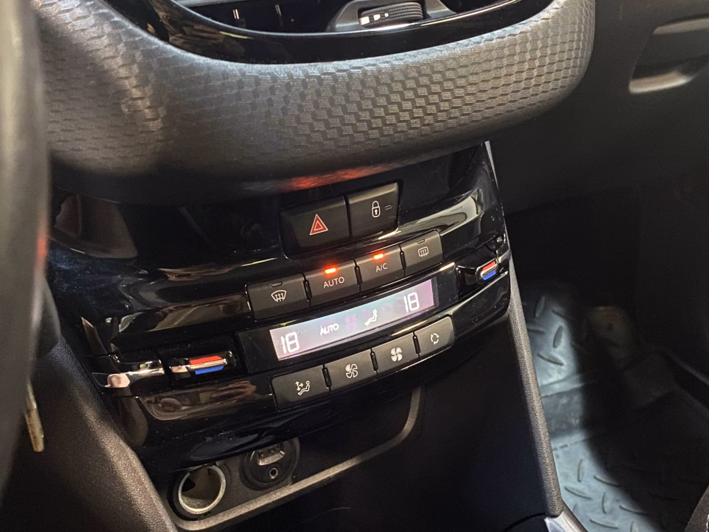 Peugeot 2008 фото 10