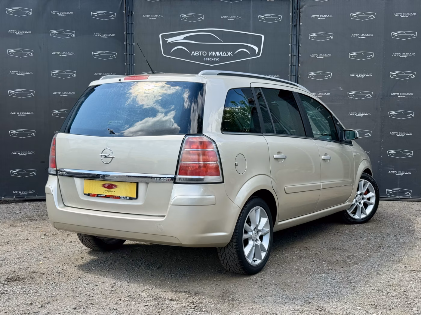 Opel Zafira фото 2