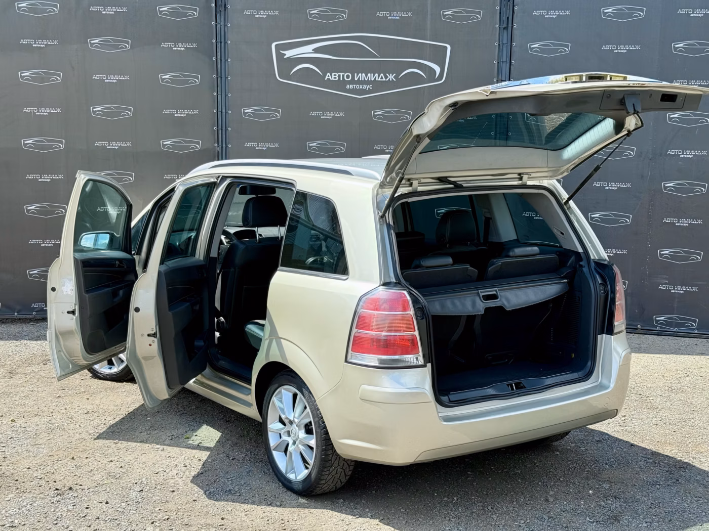 Opel Zafira фото 10
