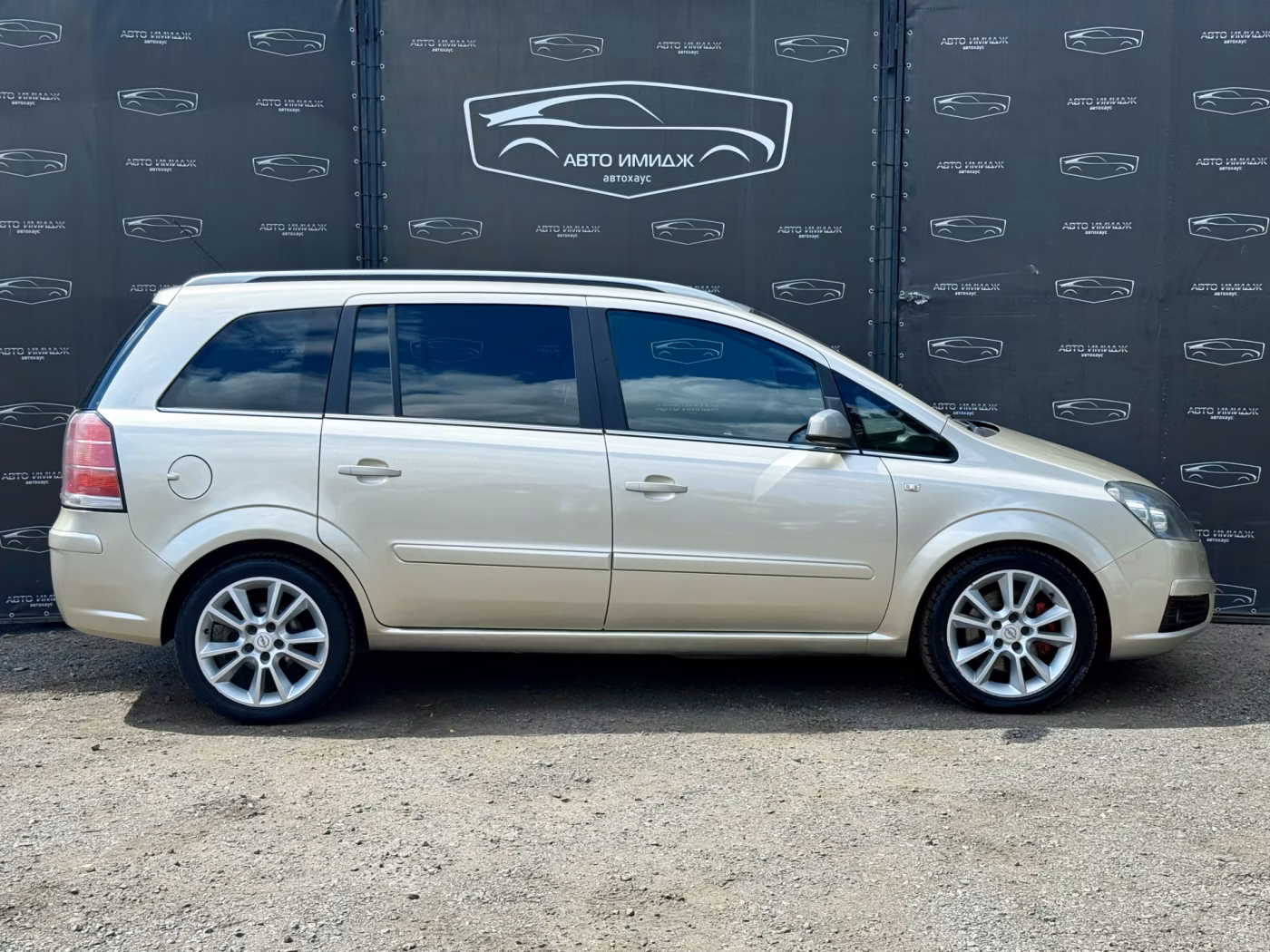 Opel Zafira фото 8