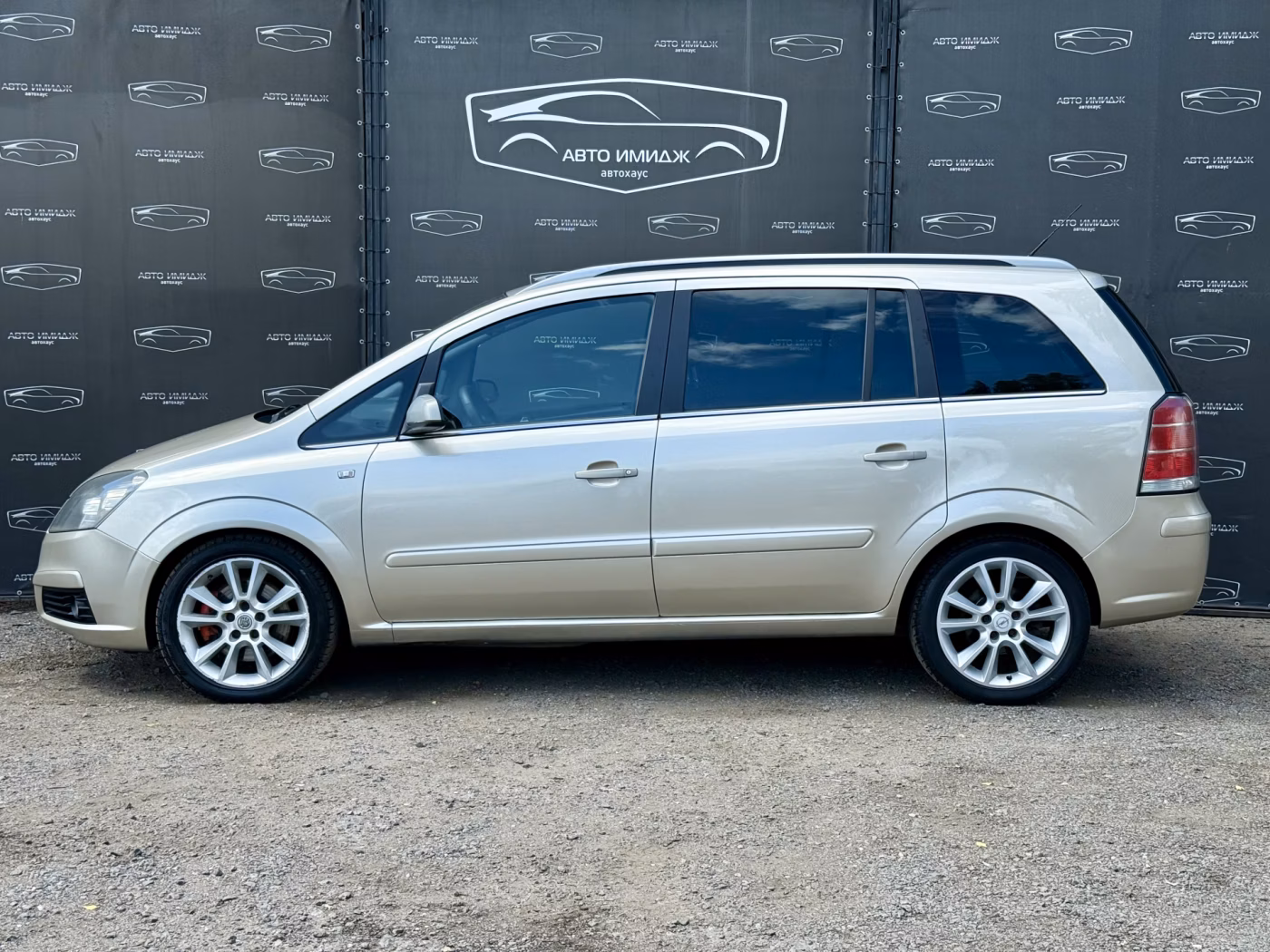 Opel Zafira фото 6