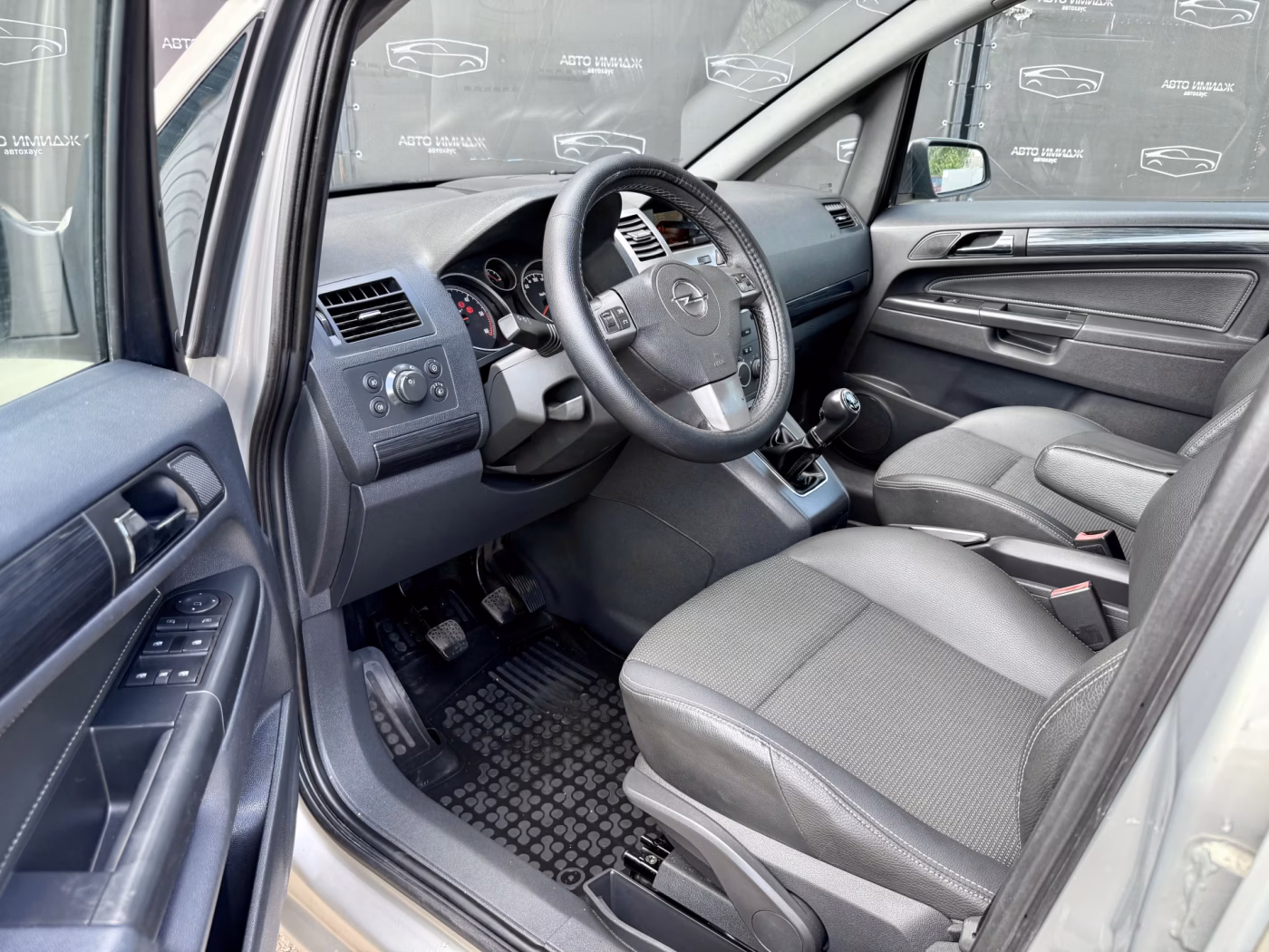 Opel Zafira фото 13