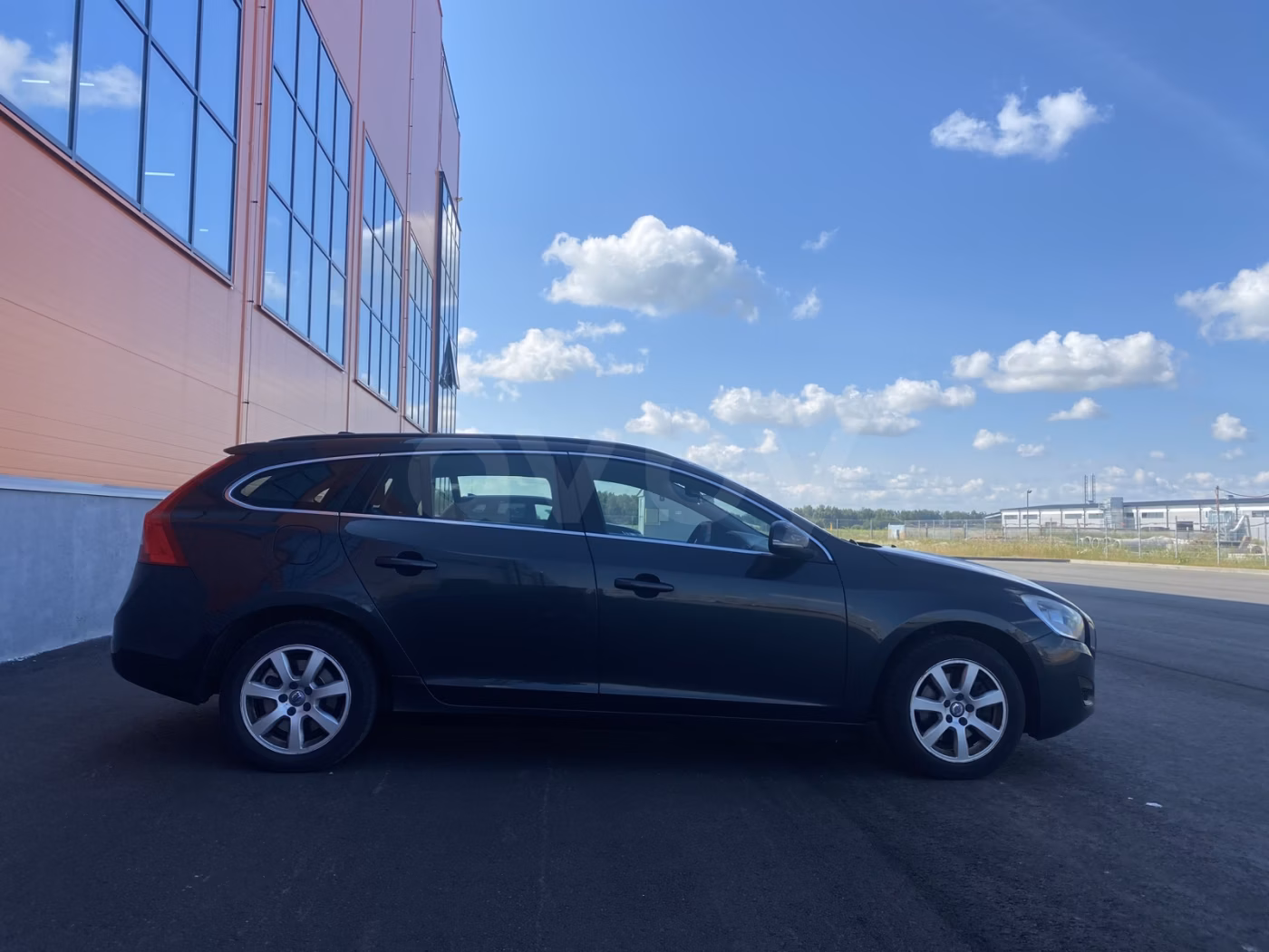 Volvo V60 фото 8